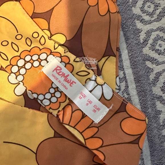 ROMWE Floral 70s Inspired Halter Top - Picture 6 of 7